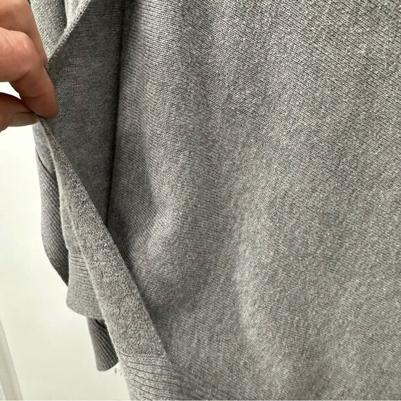 Marla Wynne . Size M/L Gray Knit Poncho - Picture 8 of 10